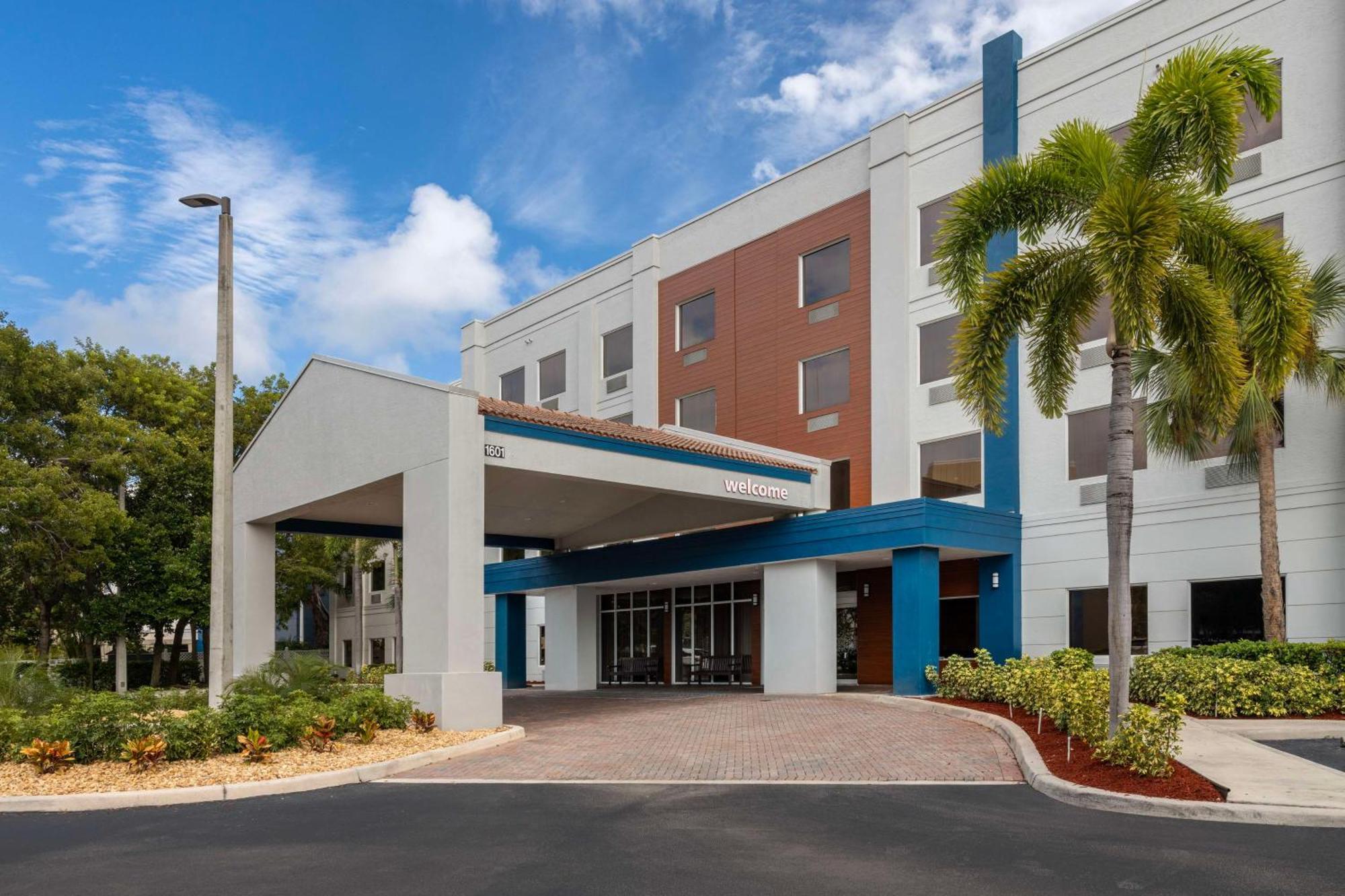 Hampton Inn West Palm Beach Central Airport Exterior photo