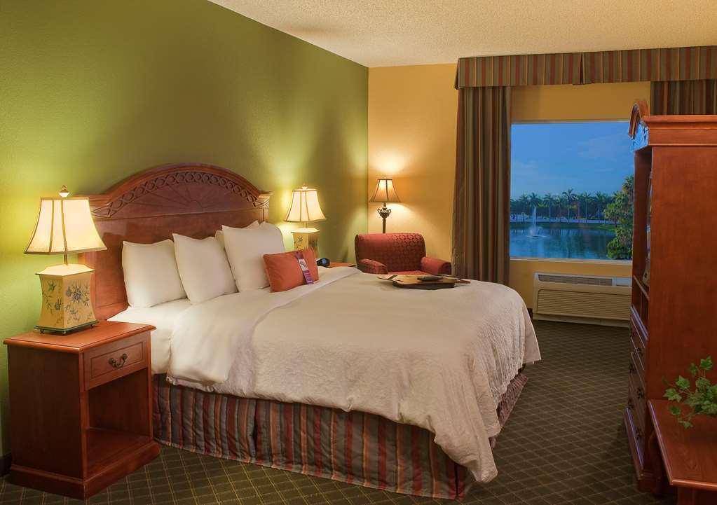Hampton Inn West Palm Beach Central Airport Room photo